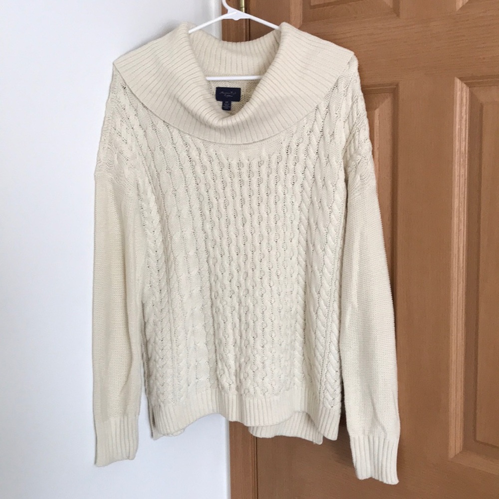 American Eagle cream knitted sweater